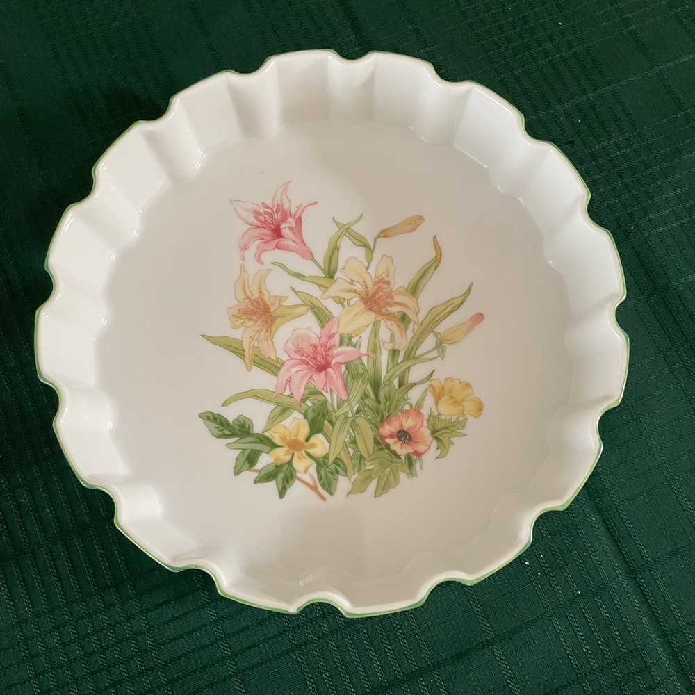 Shafford Jade Lily vintage quiche dish